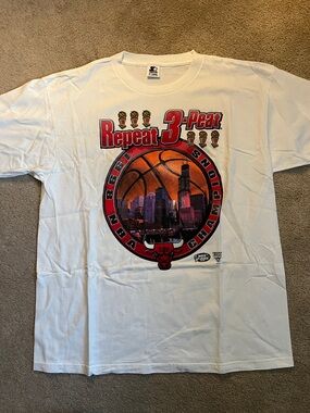 Historic 1998 Chicago Bulls White 'Repeat 3-Peat' NBA Champions Graphic T-Shirt